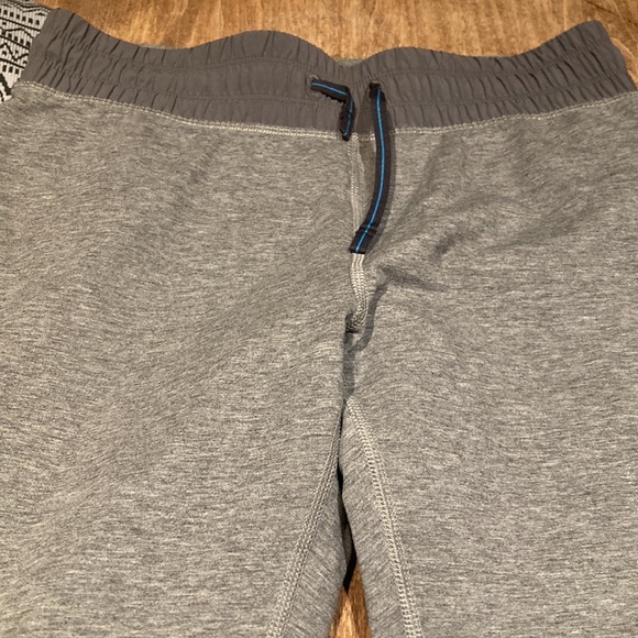 Ivivva for girl. Pants and sweater! Very good condition! - Picture 2 of 5